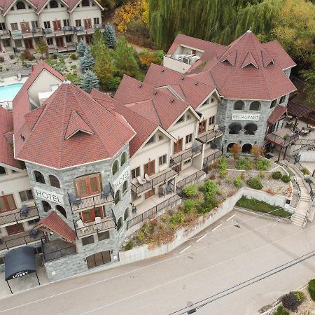 The Castle At Swan Lake Vernon Exteriör bild