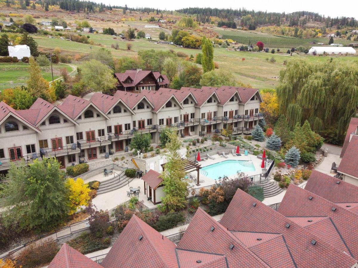 The Castle At Swan Lake Vernon Exteriör bild