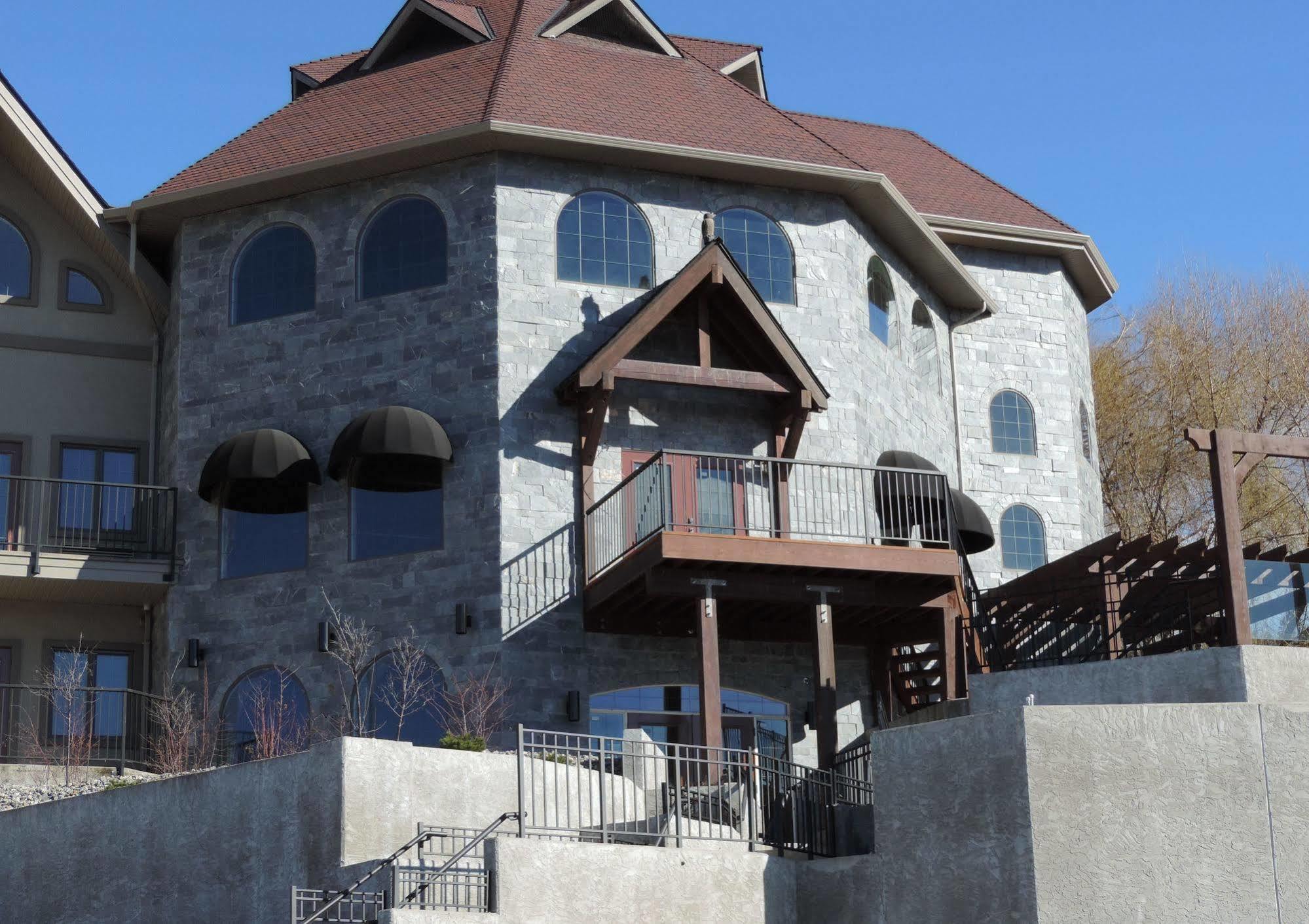 The Castle At Swan Lake Vernon Exteriör bild